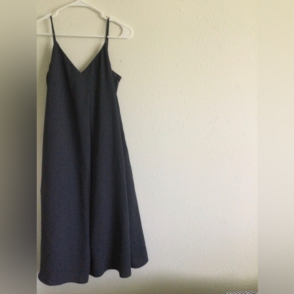 Uniqlo V Neck Midi Dress With Side Pockets